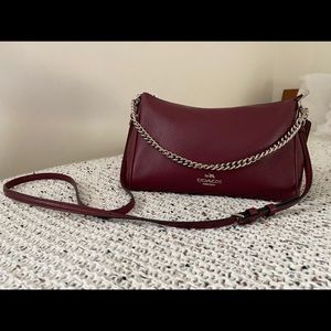 CARRIE CROSSBODY IN PEBBLE LEATHER SILVER/BURGUNDY